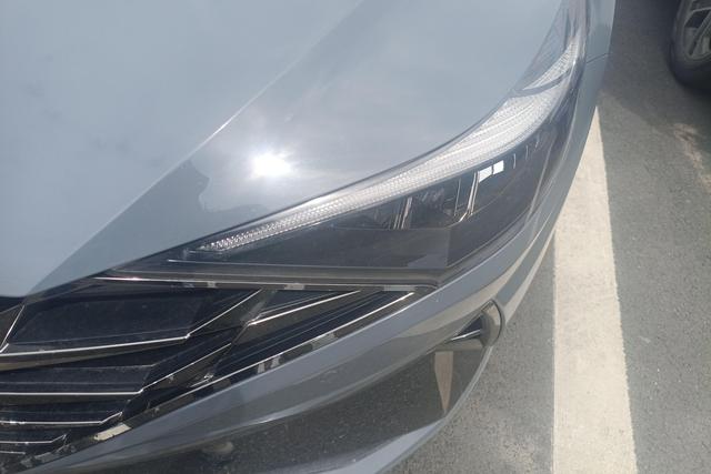 Hyundai Elantra - фото 1