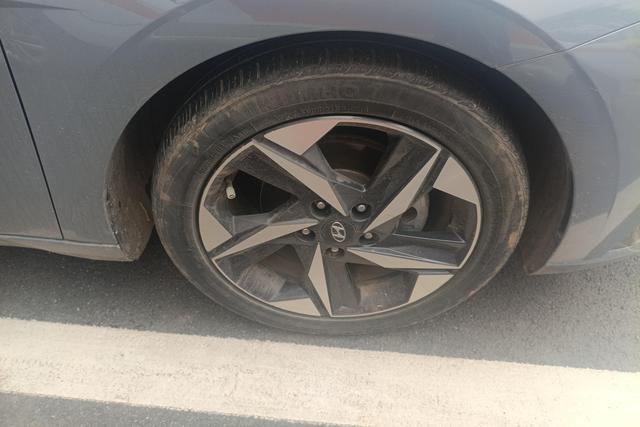 Hyundai Elantra - фото 4