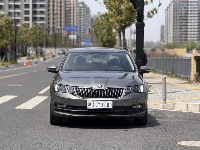 Skoda Octavia - фото 1
