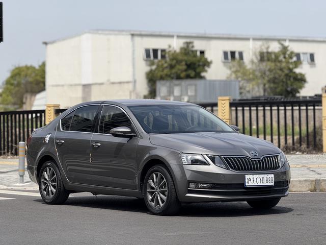 Skoda Octavia - фото 2
