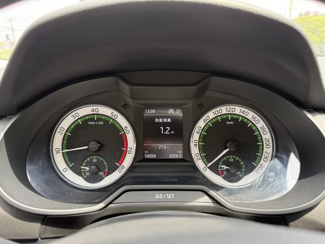 Skoda Octavia - фото 3