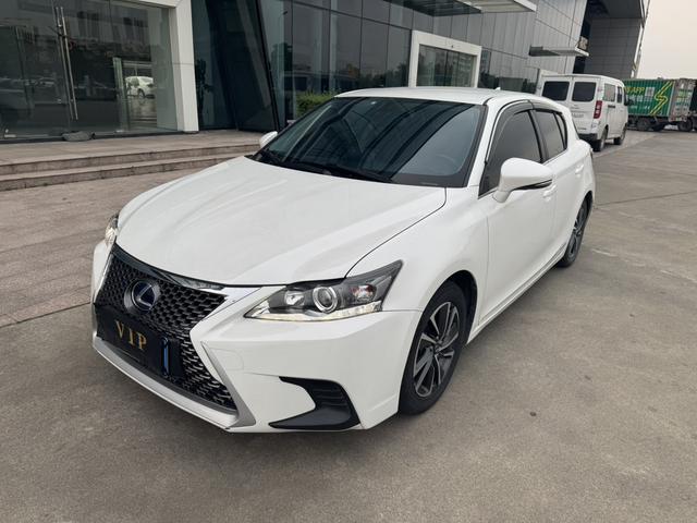Lexus CT - фото 0