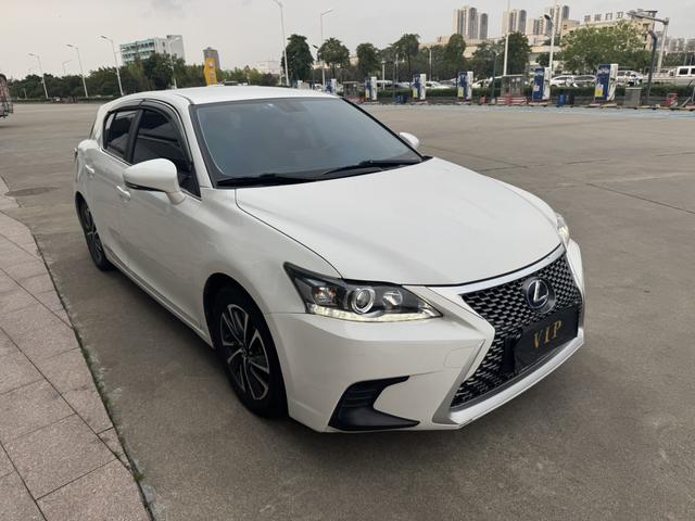Lexus CT - фото 2