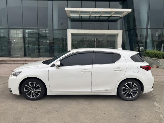 Lexus CT - фото 3