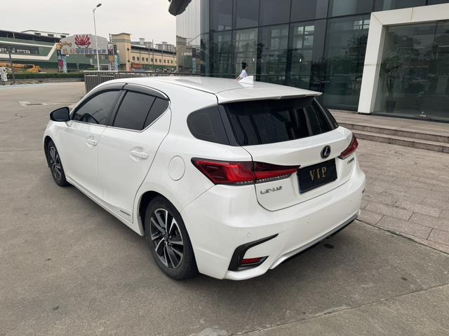 Lexus CT - фото 4