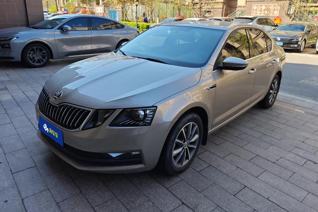 Skoda Octavia - фото 0