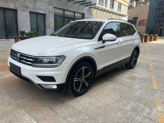 Volkswagen Tiguan L - фото 0