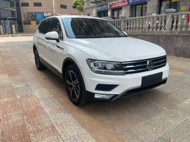 Volkswagen Tiguan L - фото 1