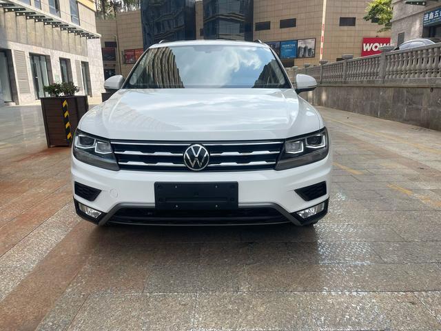 Volkswagen Tiguan L - фото 2