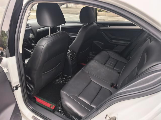 Volkswagen Sagitar - фото 3