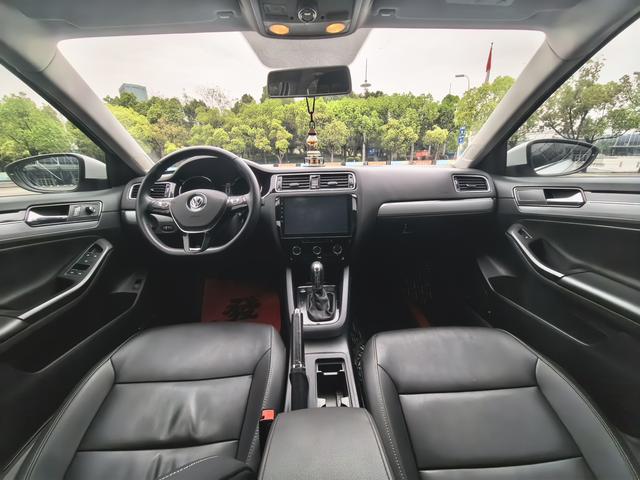Volkswagen Sagitar - фото 4