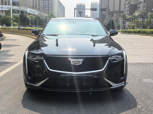 Cadillac CT4 - фото 2