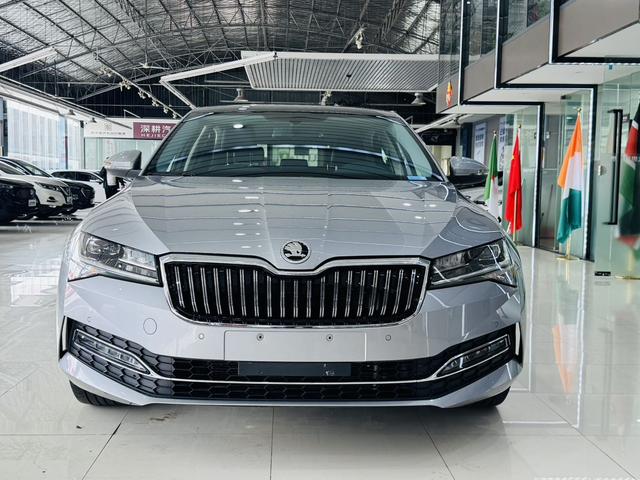 Skoda Superb - фото 1