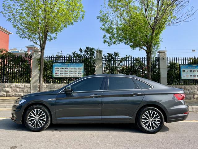 Volkswagen Sagitar - фото 2