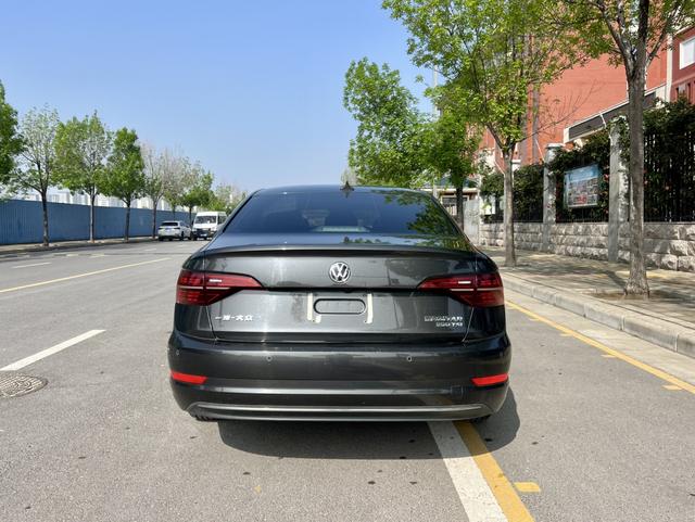 Volkswagen Sagitar - фото 4