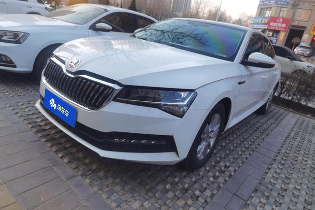 Skoda Superb - фото 0