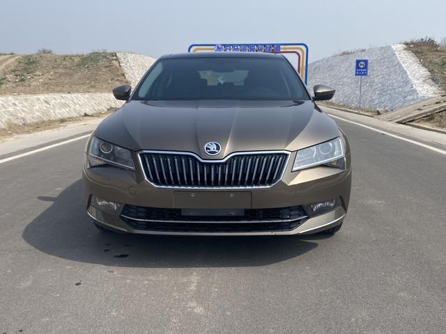 Skoda Superb - фото 1