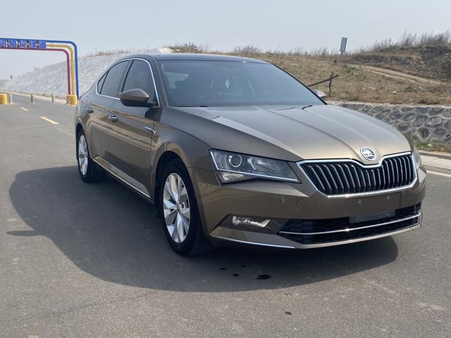 Skoda Superb - фото 2