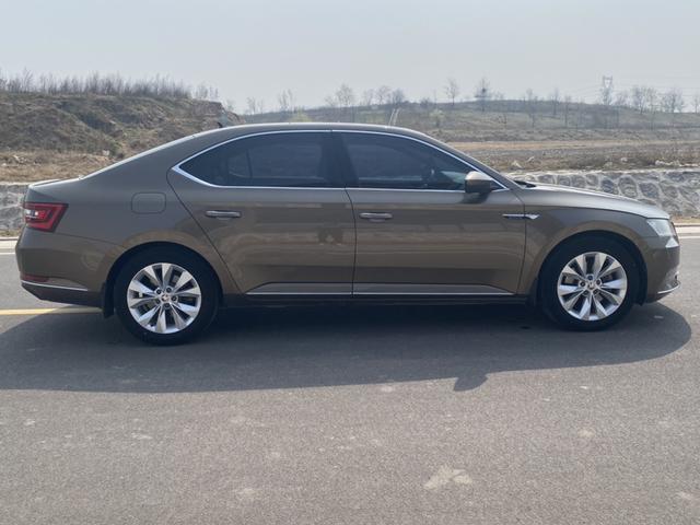 Skoda Superb - фото 3