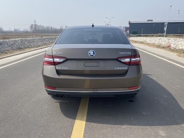 Skoda Superb - фото 4