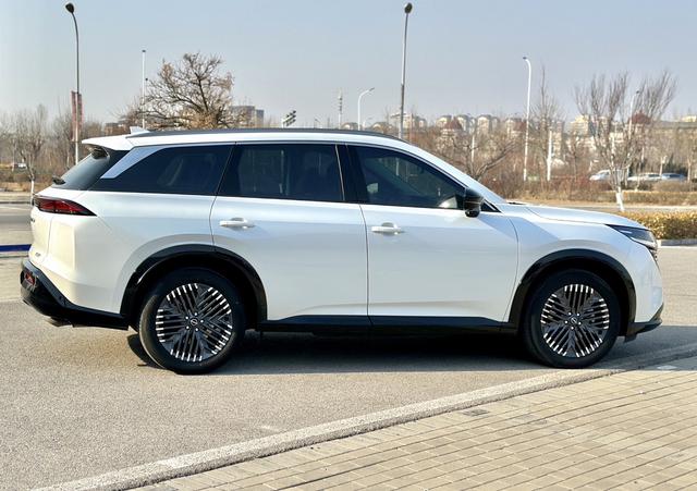 Nissan Pathfinder - фото 3