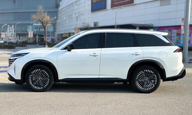 Nissan Pathfinder - фото 4