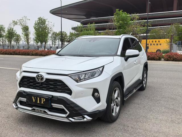 Toyota RAV4 - фото 0