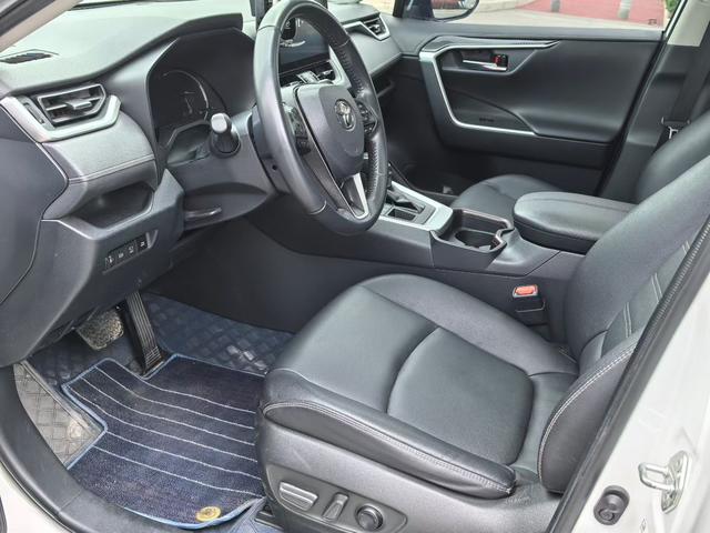 Toyota RAV4 - фото 3