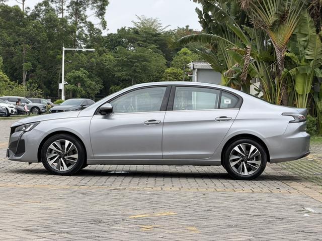 Peugeot 408 - фото 4