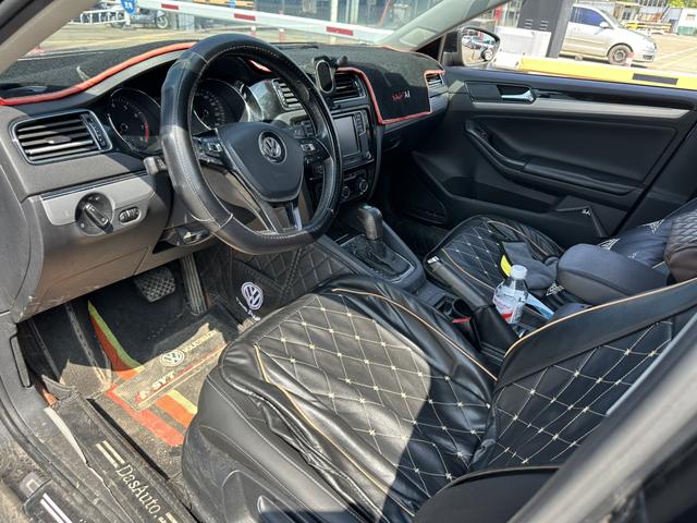 Volkswagen Sagitar - фото 4