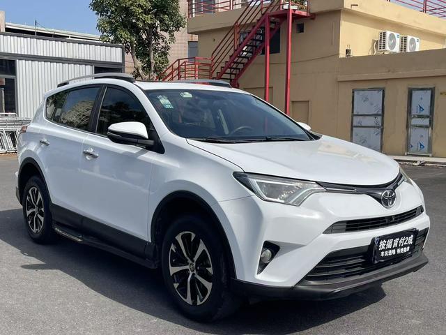 Toyota RAV4 - фото 2
