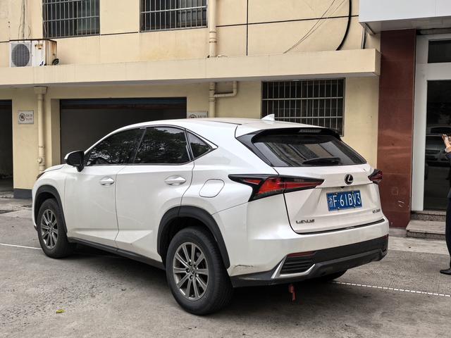 Lexus NX - фото 2