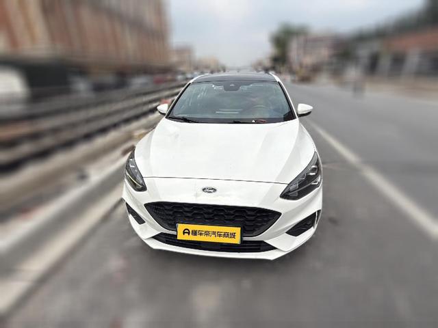 Ford Focus - фото 1