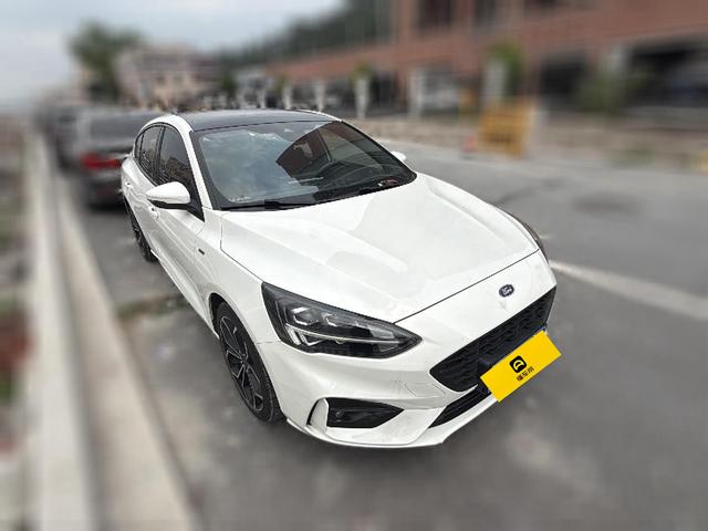 Ford Focus - фото 2