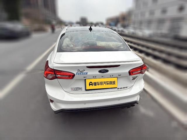 Ford Focus - фото 4