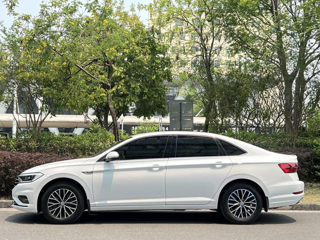 Volkswagen Sagitar - фото 1