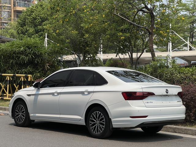 Volkswagen Sagitar - фото 4