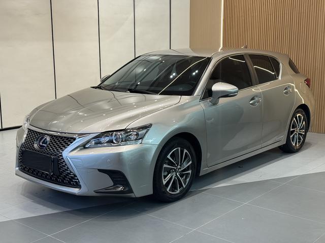 Lexus CT - фото 0