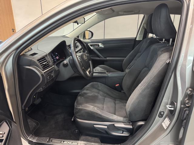 Lexus CT - фото 4