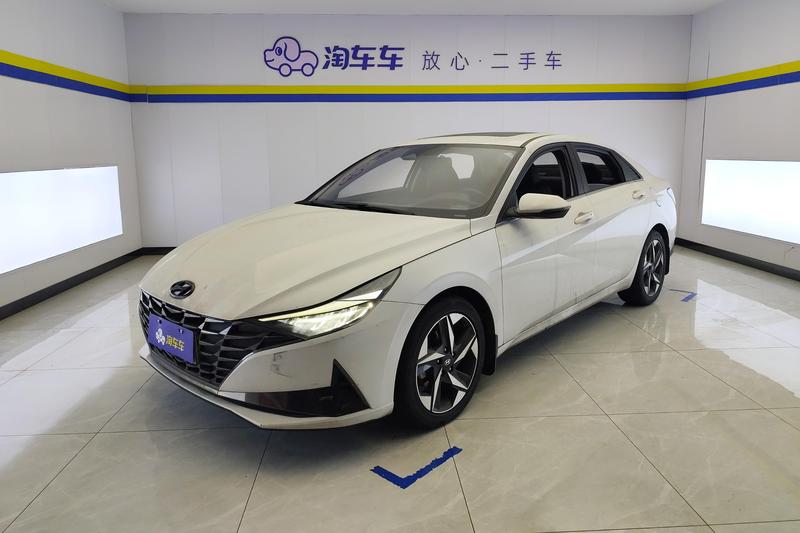 Hyundai Elantra - фото 0