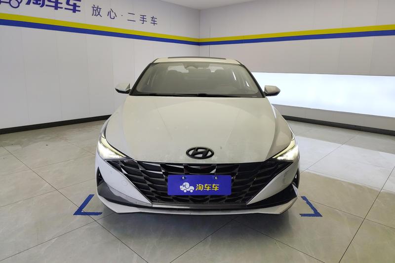 Hyundai Elantra - фото 1