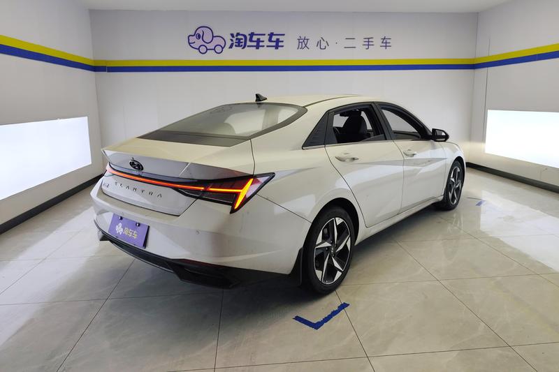 Hyundai Elantra - фото 2