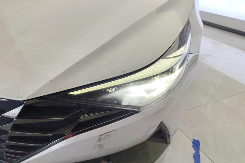 Hyundai Elantra - фото 3
