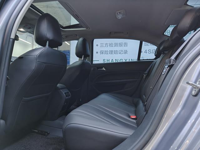 Peugeot 408 - фото 3