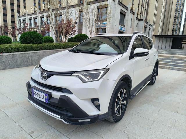 Toyota RAV4 - фото 0