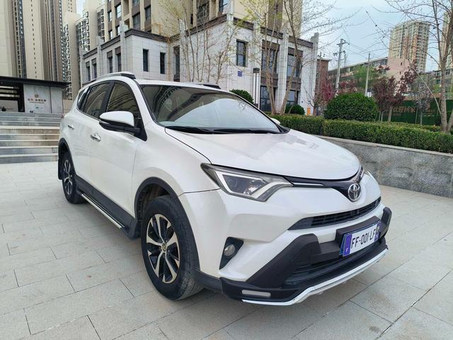 Toyota RAV4 - фото 2
