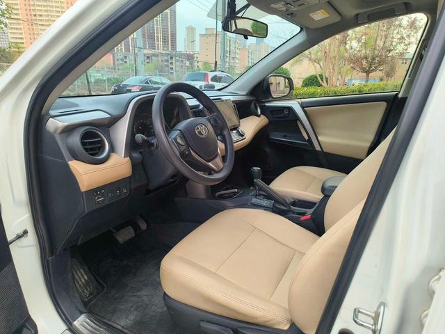 Toyota RAV4 - фото 3