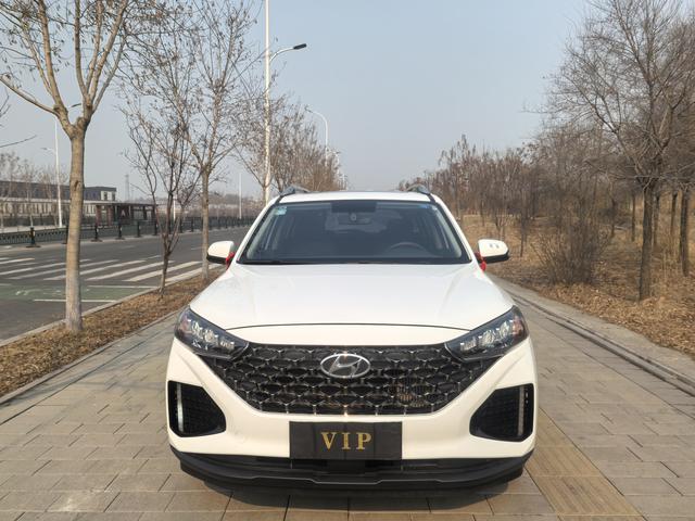 Hyundai ix35 - фото 1