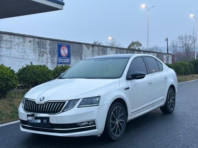 Skoda Octavia - фото 0