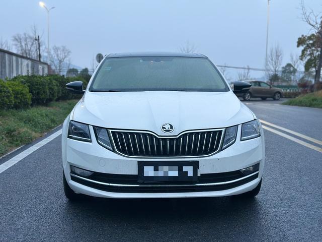 Skoda Octavia - фото 1